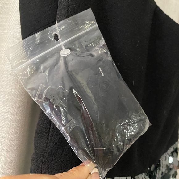 DRESS THE POPULATION - Picture 7 of 9